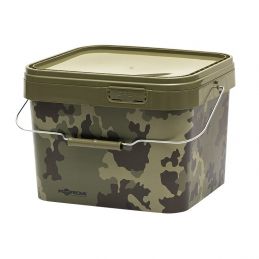 KORDA COMPAC 10 L BUCKET

Un seau Compac robuste avec couvercle, orné d'un imprimé Korda Kamo. Disponible en 5L, 10L et 17L.